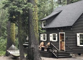 Classic Tahoe Retreat 2 Blocks to Beach